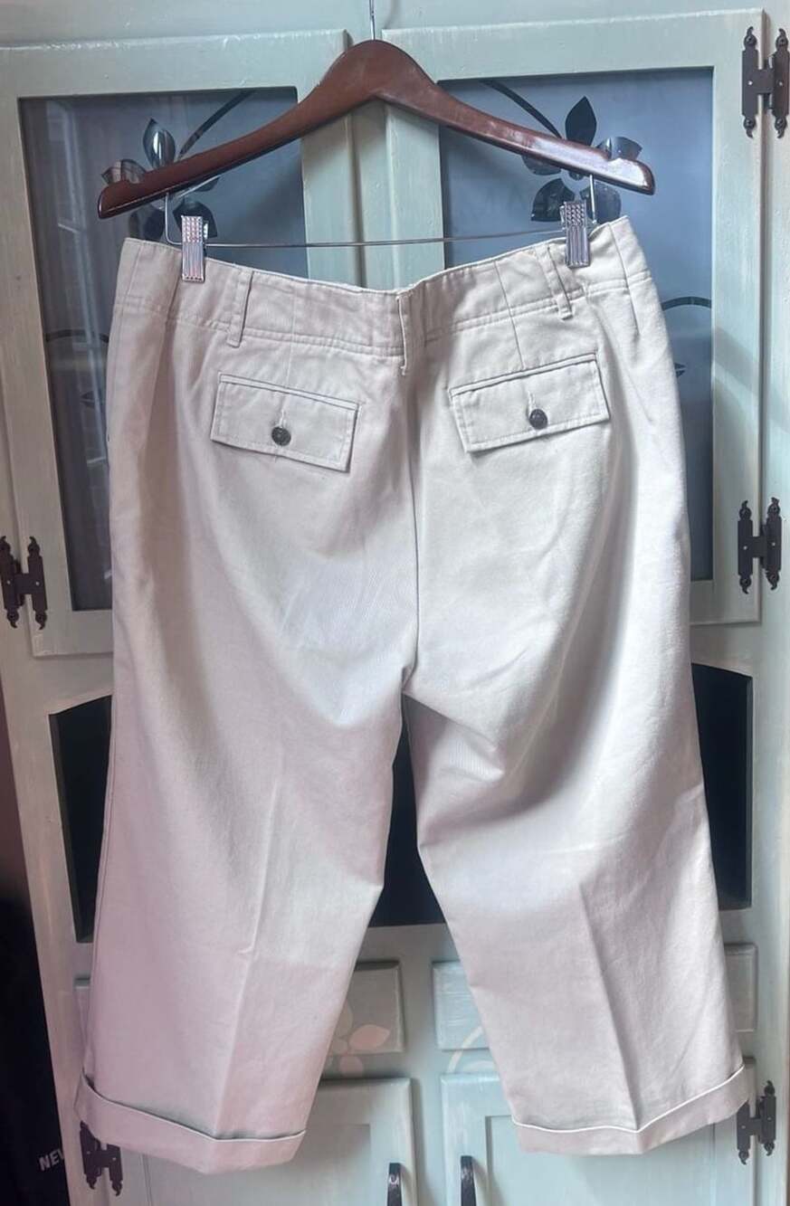 Crazy Horse by Liz Claiborne Beige Capri Pants 12* - Picture 4 of 6